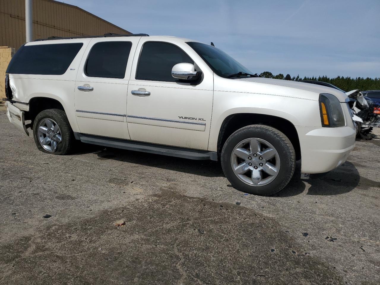 2013 GMC Yukon VIN 1GKS1KE07DR239030 Copart auction photo, rear end damage thumbnail 4