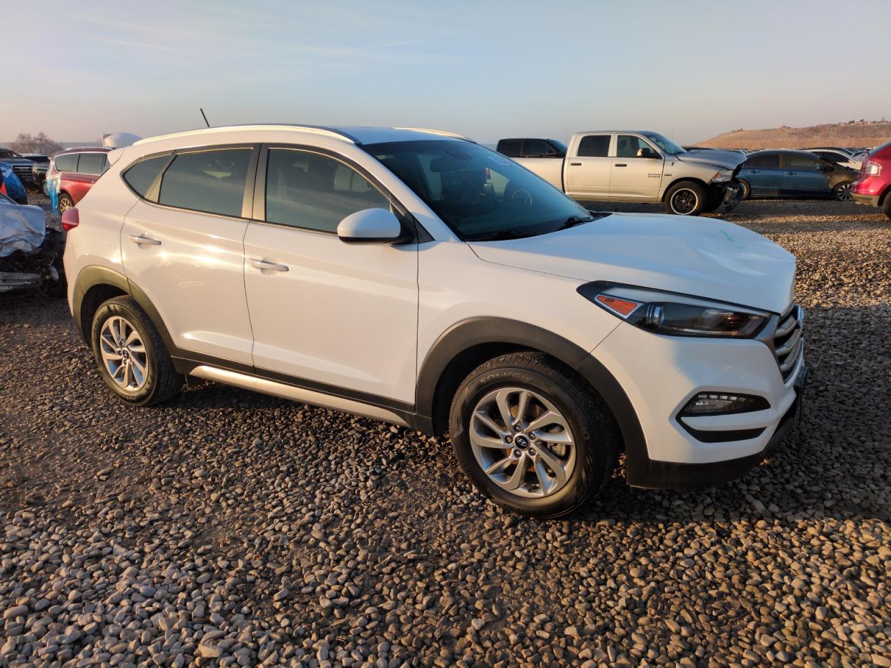 2017 Hyundai Tucson VIN KM8J33A48HU271211 Copart auction photo, front end damage thumbnail 4