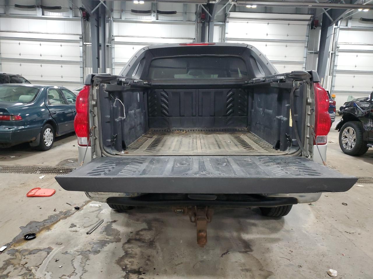2004 Chevrolet Avalanche VIN 3GNEK12T54G232521 Copart auction photo, front end damage thumbnail 6