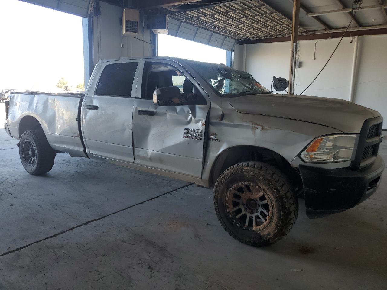 2018 RAM 2500 VIN 3C6UR5HL0JG193001 Copart auction photo, all over damage thumbnail 4