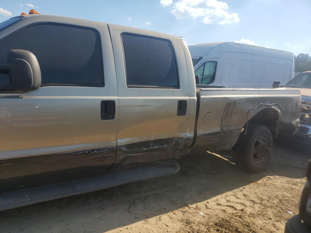 2000 Ford F350 VIN 1FTWW33F8YEB55033 Copart auction photo, side / undercarriage damage thumbnail 9