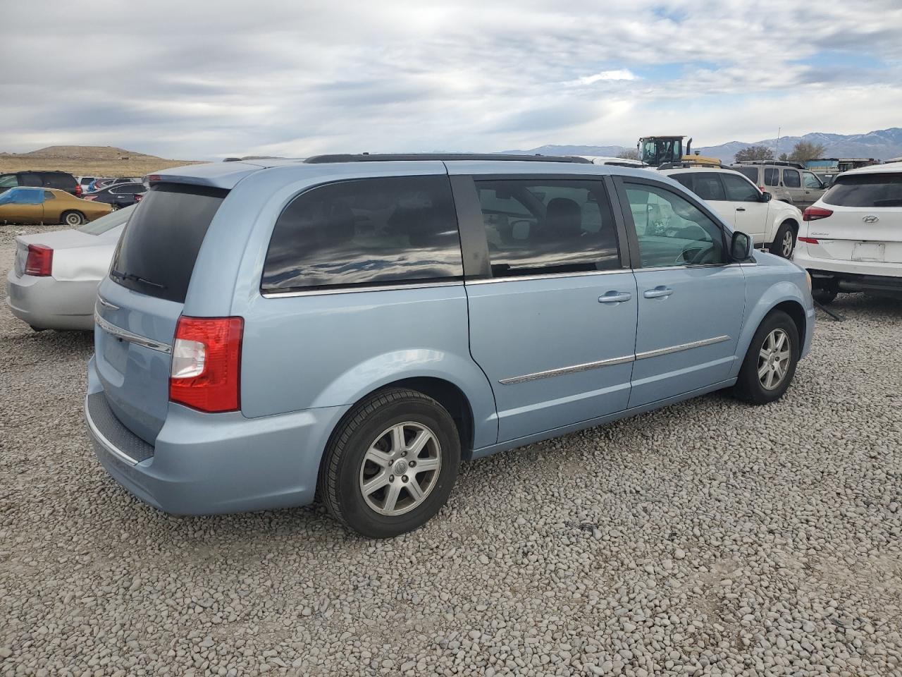 2013 Chrysler Town & Country VIN 2C4RC1BG4DR556435 Copart auction photo, normal wear damage thumbnail 3