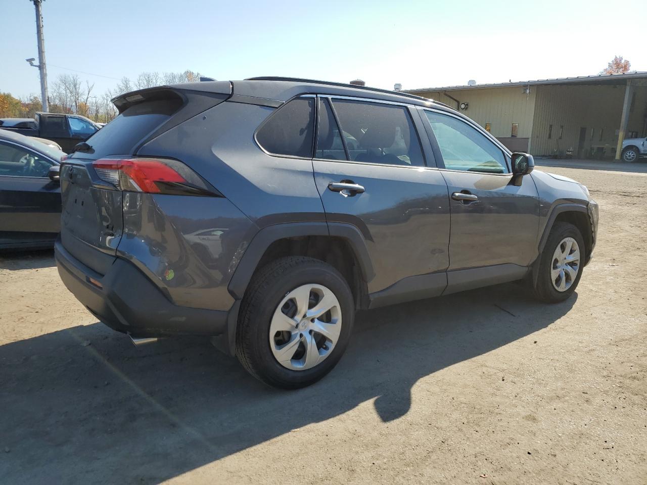 2019 Toyota RAV 4 VIN 2T3F1RFV2KC034293 Copart auction photo, front end / side damage thumbnail 3