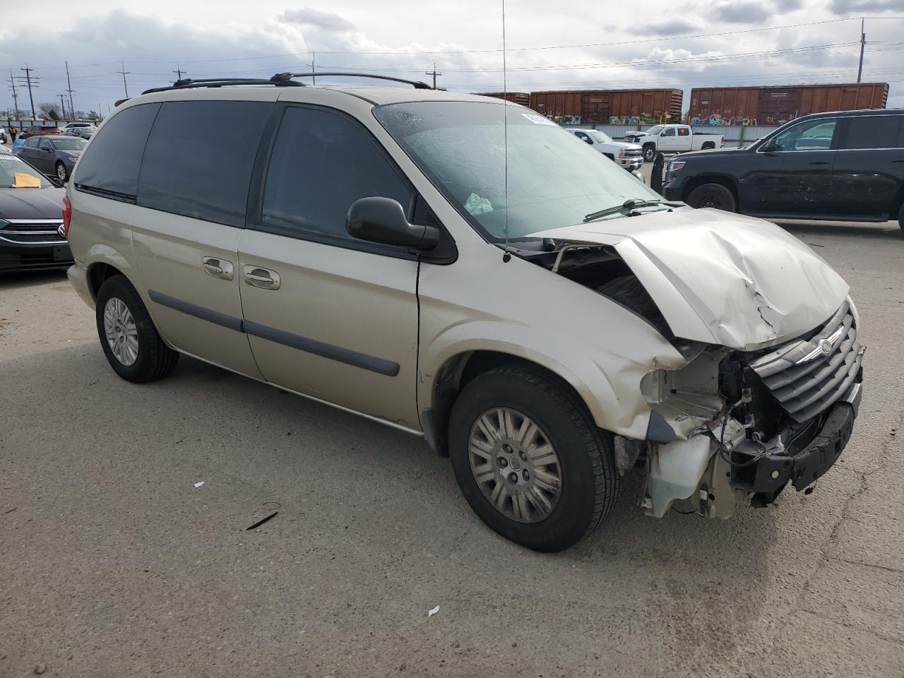 2006 Chrysler Town & Country VIN 1A4GP45R56B594889 Copart auction photo, front end / rear end damage thumbnail 4