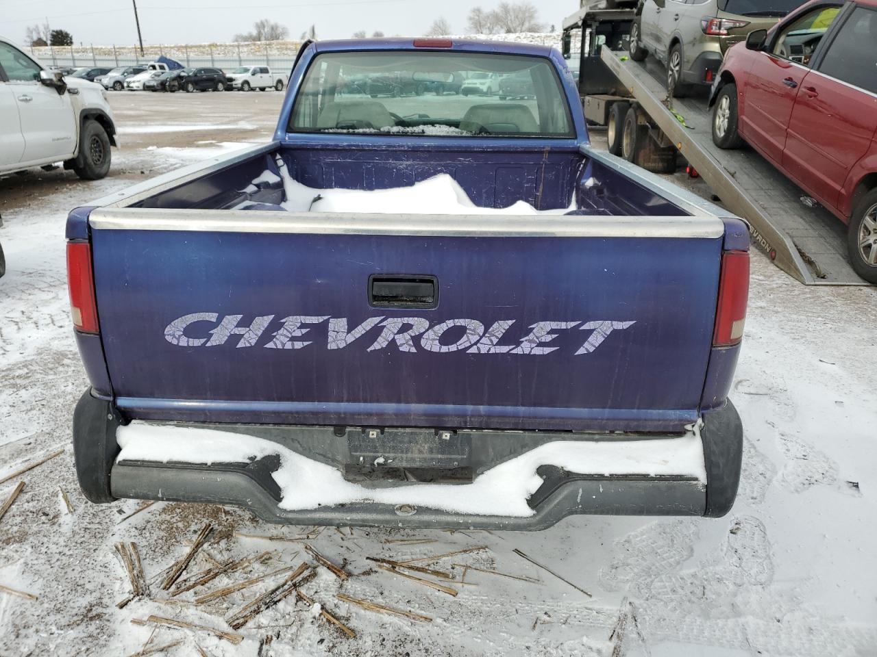 1996 Chevrolet S-10 Pickup VIN 1GCCS144XT8206264 Copart auction photo, all over damage thumbnail 6