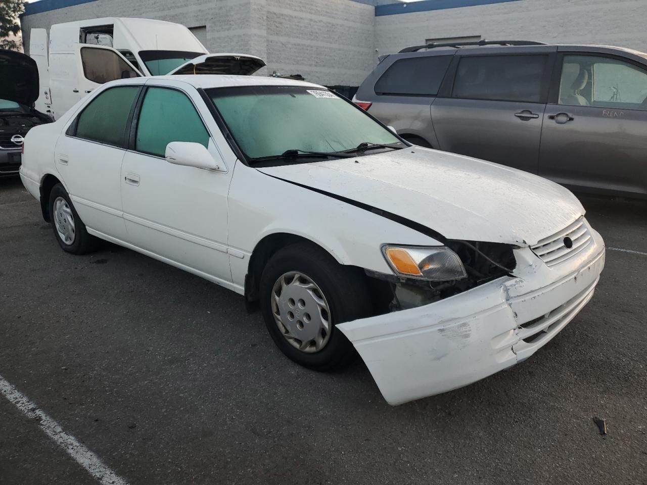 1999 Toyota Camry VIN 4T1BG22K5XU419622 Copart auction photo, front end damage thumbnail 4