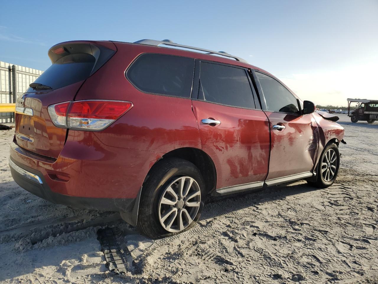 2016 Nissan Pathfinder VIN 5N1AR2MN0GC621321 Copart auction photo, all over / minor dent/scratches damage thumbnail 3