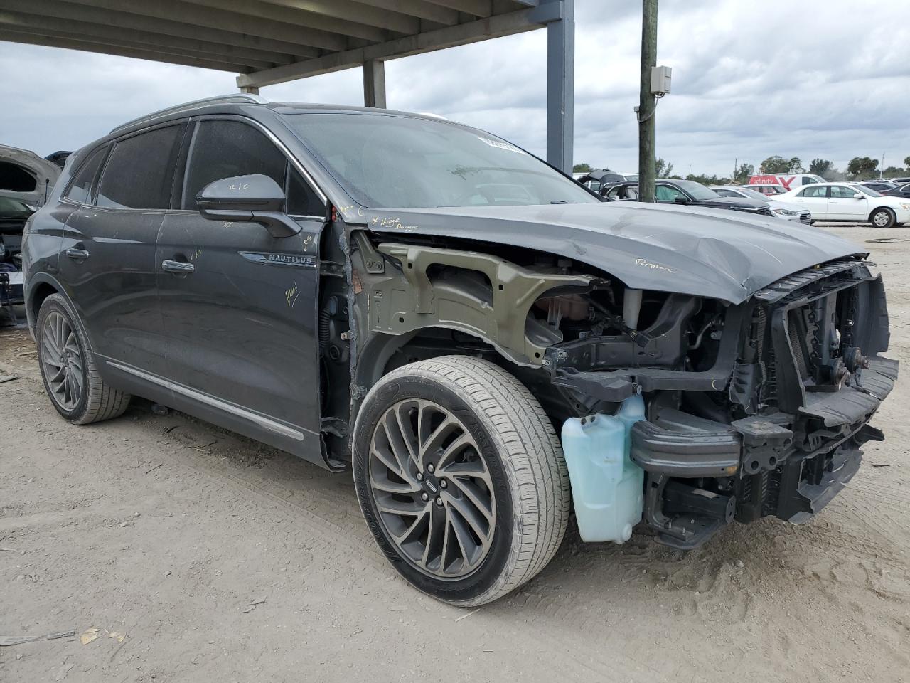 2019 Lincoln Nautilus VIN 2LMPJ6L98KBL14554 Copart auction photo, front end / minor dent/scratches damage thumbnail 4
