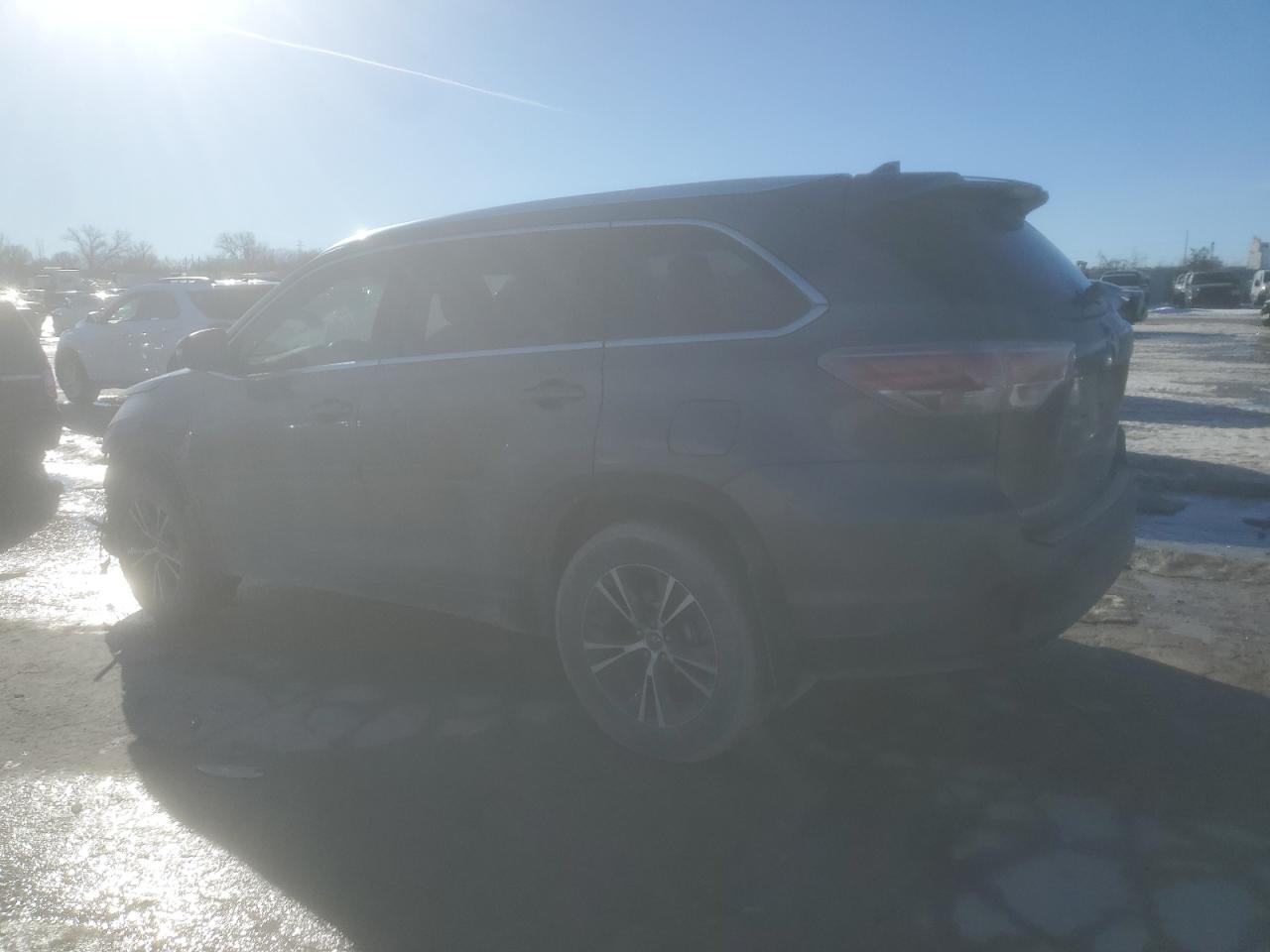 2016 Toyota Highlander VIN 5TDJKRFH5GS504292 Copart auction photo, front end damage thumbnail 2