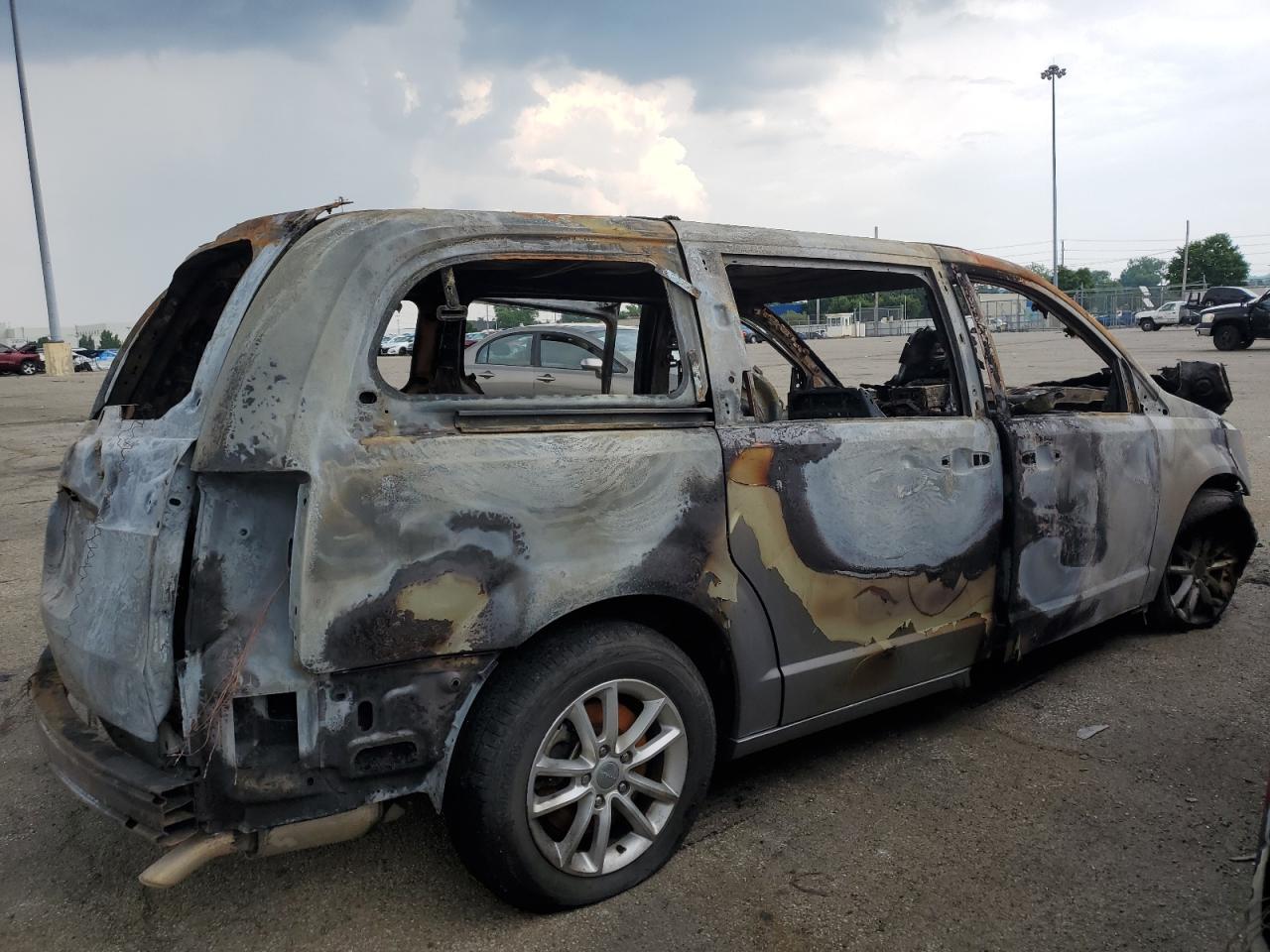2019 Dodge Caravan VIN 2C4RDGCG7KR621256 Copart auction photo, burn damage thumbnail 3