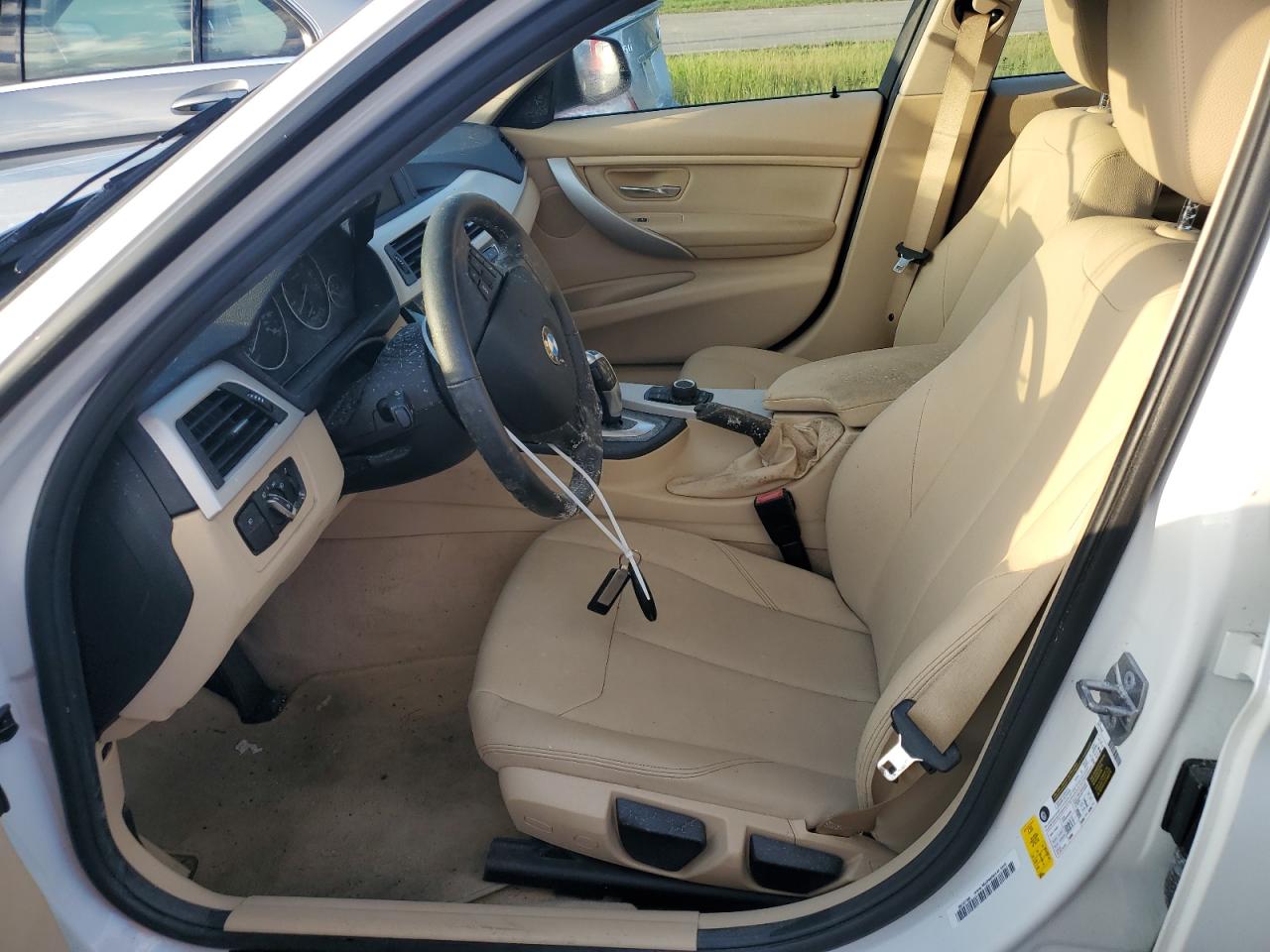 2016 BMW 3er VIN WBA8E1G51GNT36617 Copart auction photo, water/flood damage thumbnail 7