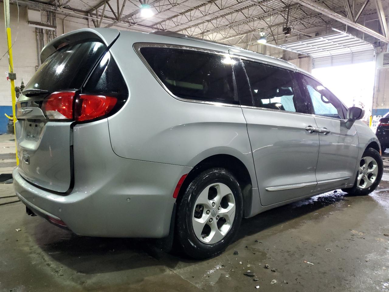 2017 Chrysler Pacifica VIN 2C4RC1EG4HR529754 Copart auction photo, front end / side damage thumbnail 3