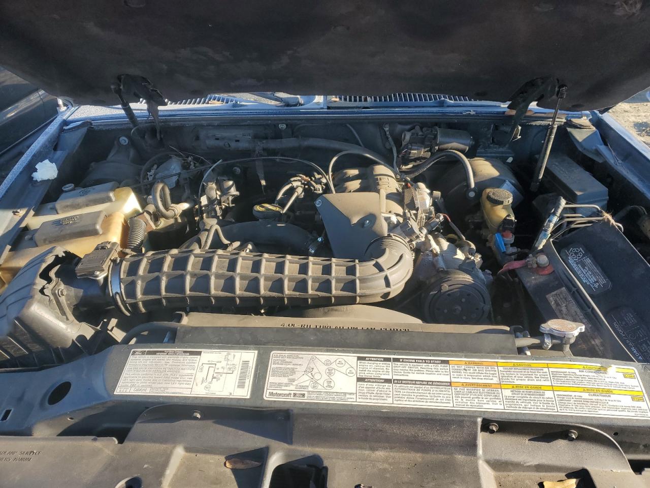 2000 Ford Explorer VIN 1FMZU62X5YUB29943 Copart auction photo, front end / rear end damage thumbnail 12