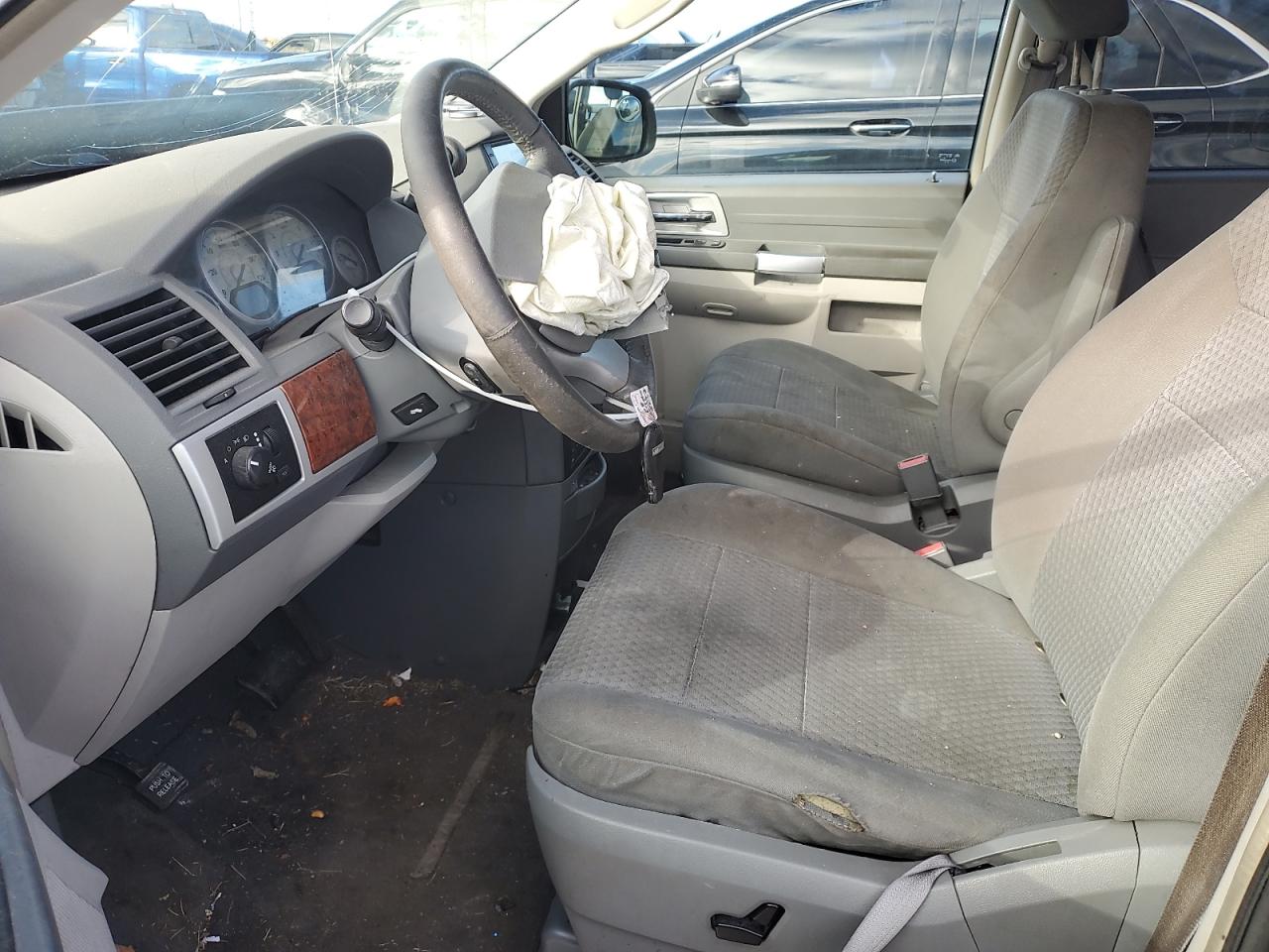 2008 Chrysler Town & Country VIN 2A8HR54P88R833715 Copart auction photo, front end / mechanical damage thumbnail 7