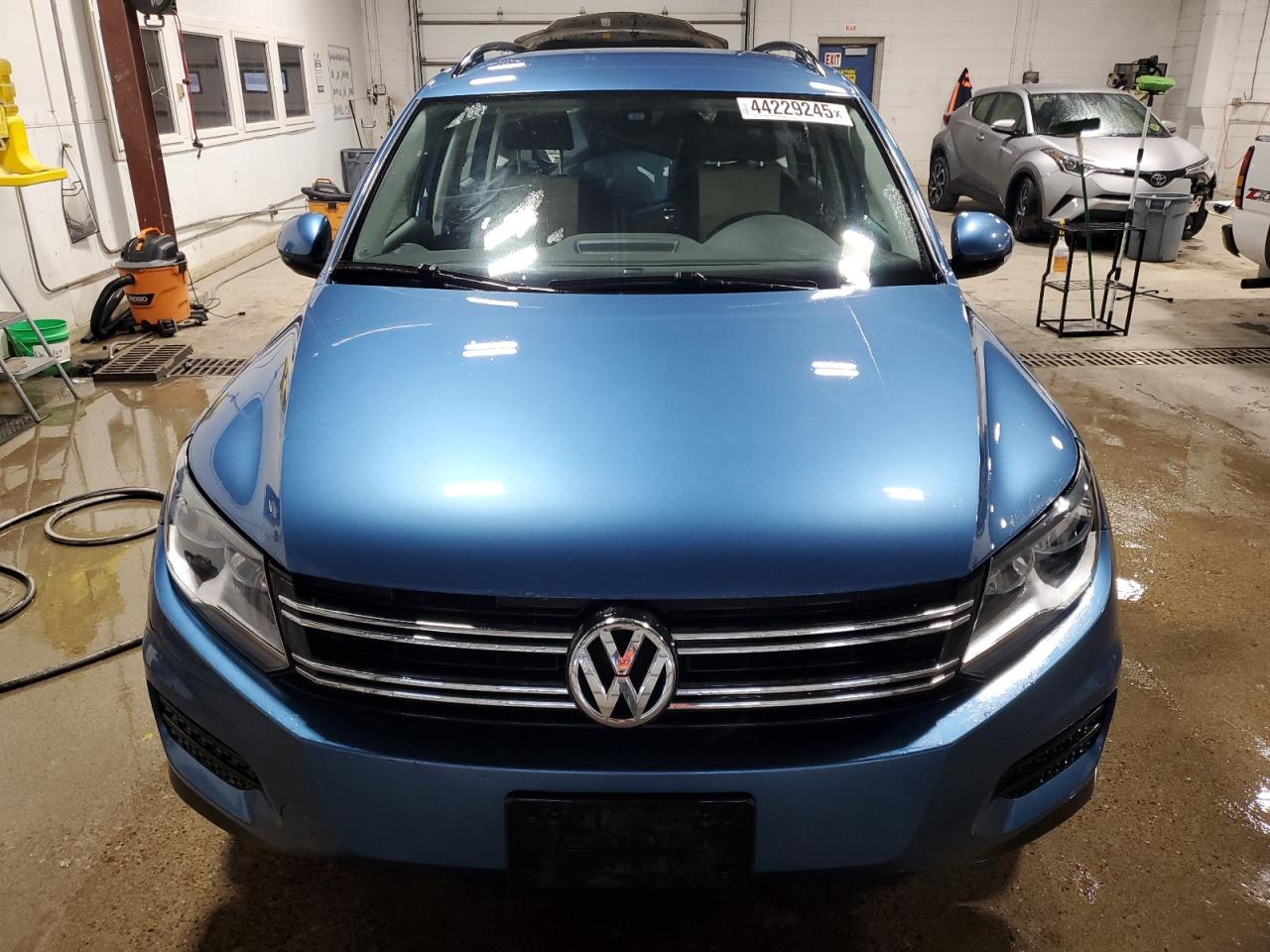 2017 Volkswagen Tiguan VIN WVGBV7AX3HK029602 Copart auction photo, rear end damage thumbnail 5