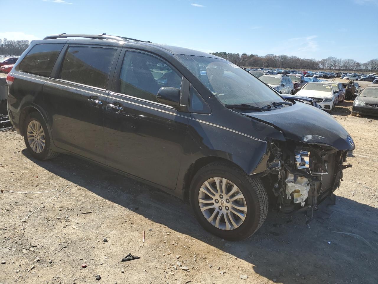 2011 Toyota Sienna VIN 5TDYK3DCXBS020341 Copart auction photo, front end damage thumbnail 4