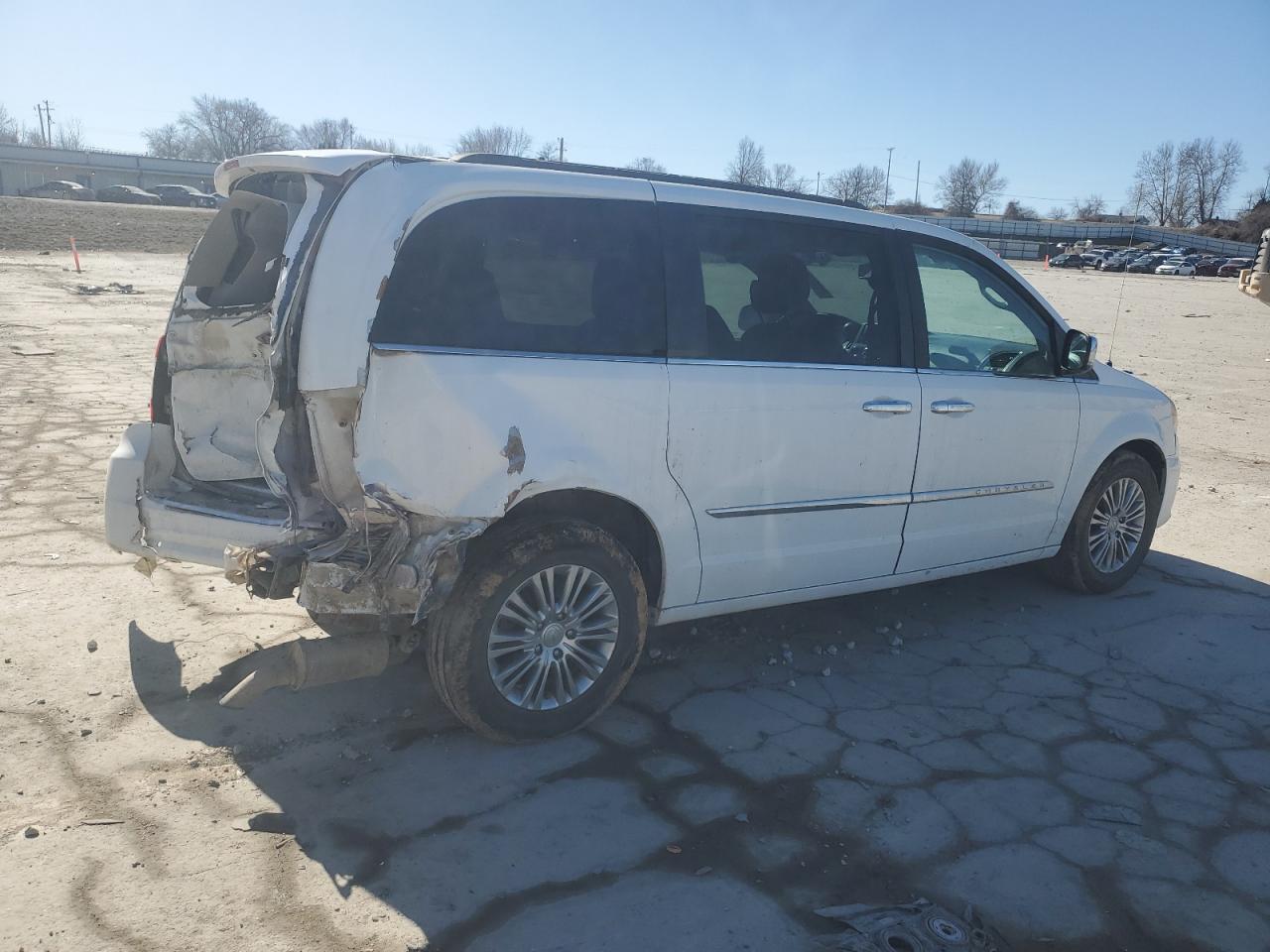 2015 Chrysler Town & Country VIN 2C4RC1CG3FR525744 Copart auction photo, rear end damage thumbnail 3