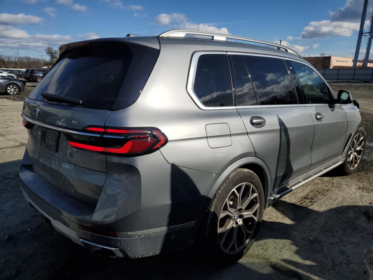2023 BMW X7 VIN 5UX23EM08P9P07262 Copart auction photo, front end damage thumbnail 3