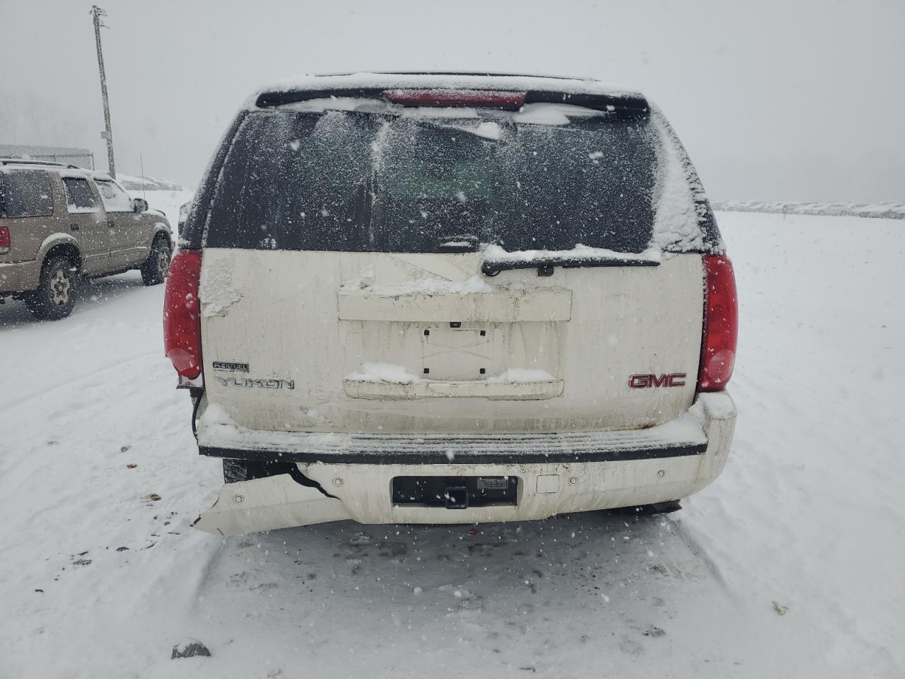 2010 GMC Yukon VIN 1GKUKCE05AR264421 Copart auction photo, rear end / side damage thumbnail 6