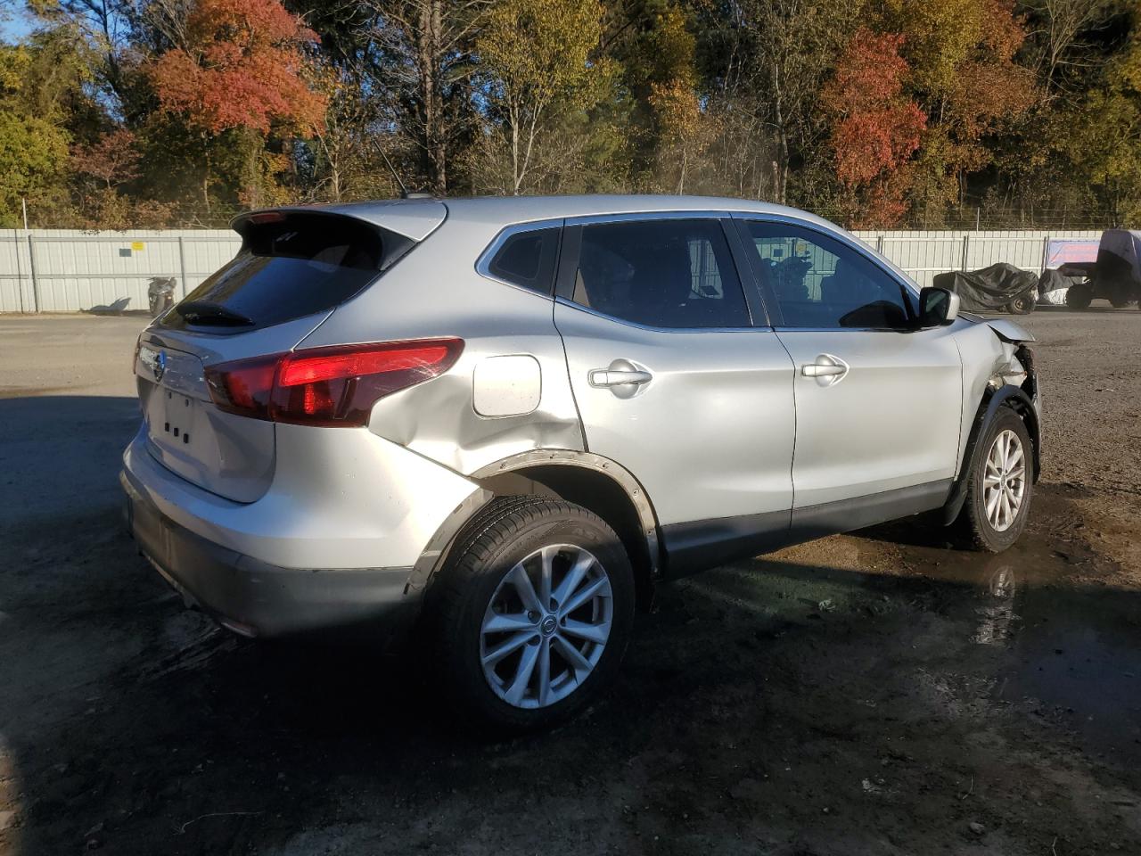 2017 Nissan Rogue VIN JN1BJ1CP7HW023498 Copart auction photo, front end / rear end damage thumbnail 3