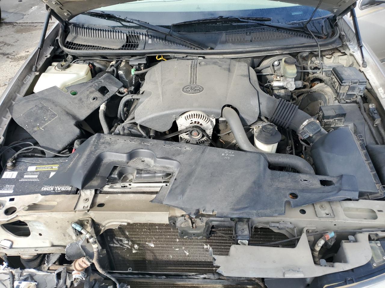 2000 Lincoln Town Car VIN 1LNHM81W2YY935294 Copart auction photo, front end damage thumbnail 11