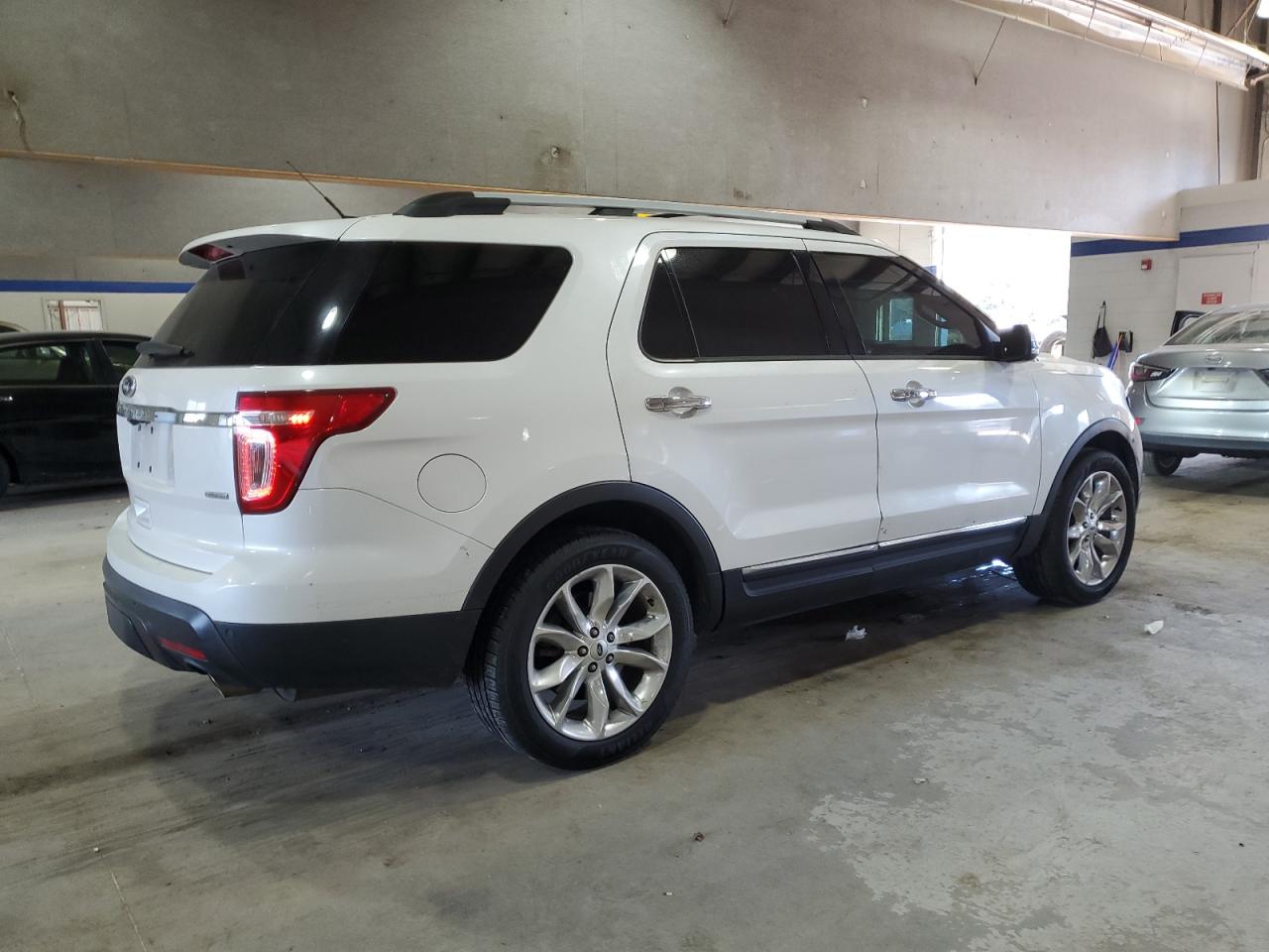 2013 Ford Explorer VIN 1FM5K8F83DGB55789 Copart auction photo, undercarriage / normal wear damage thumbnail 3