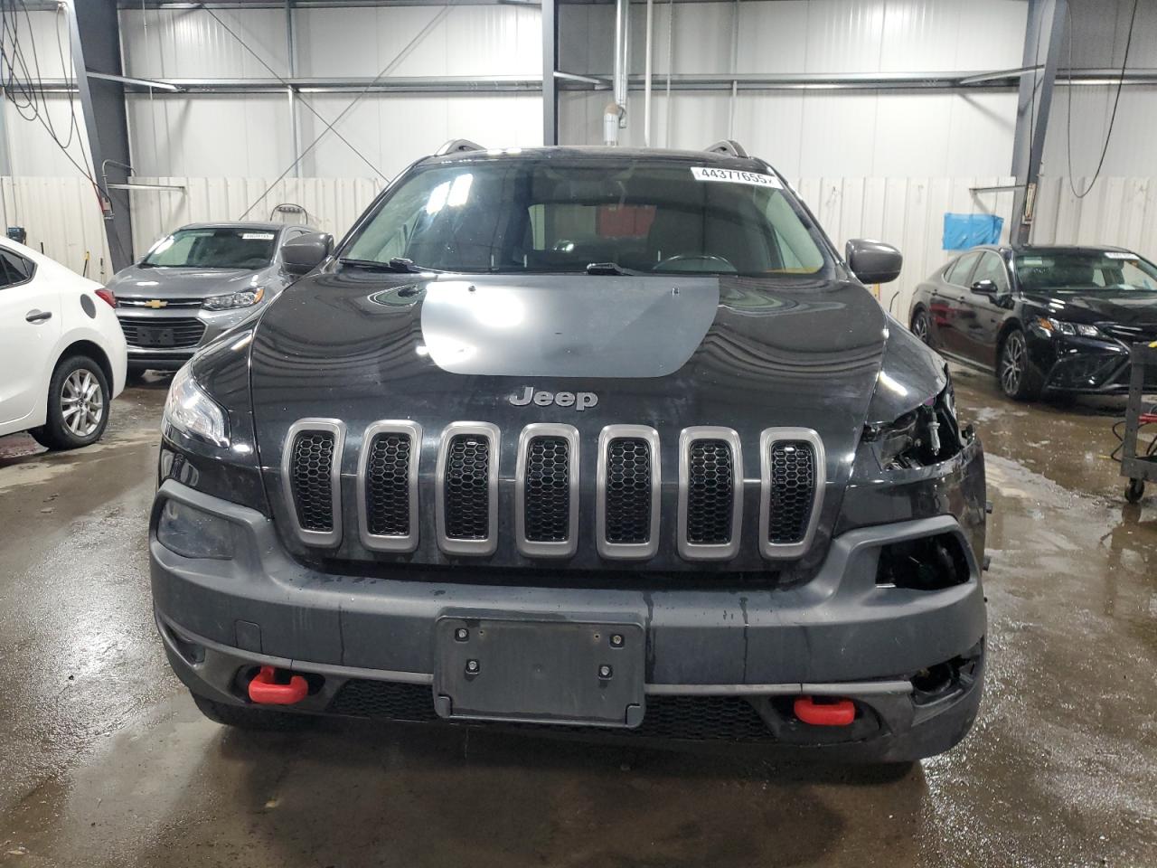 2015 Jeep Cherokee VIN 1C4PJMBS3FW665806 Copart auction photo, front end / side damage thumbnail 5