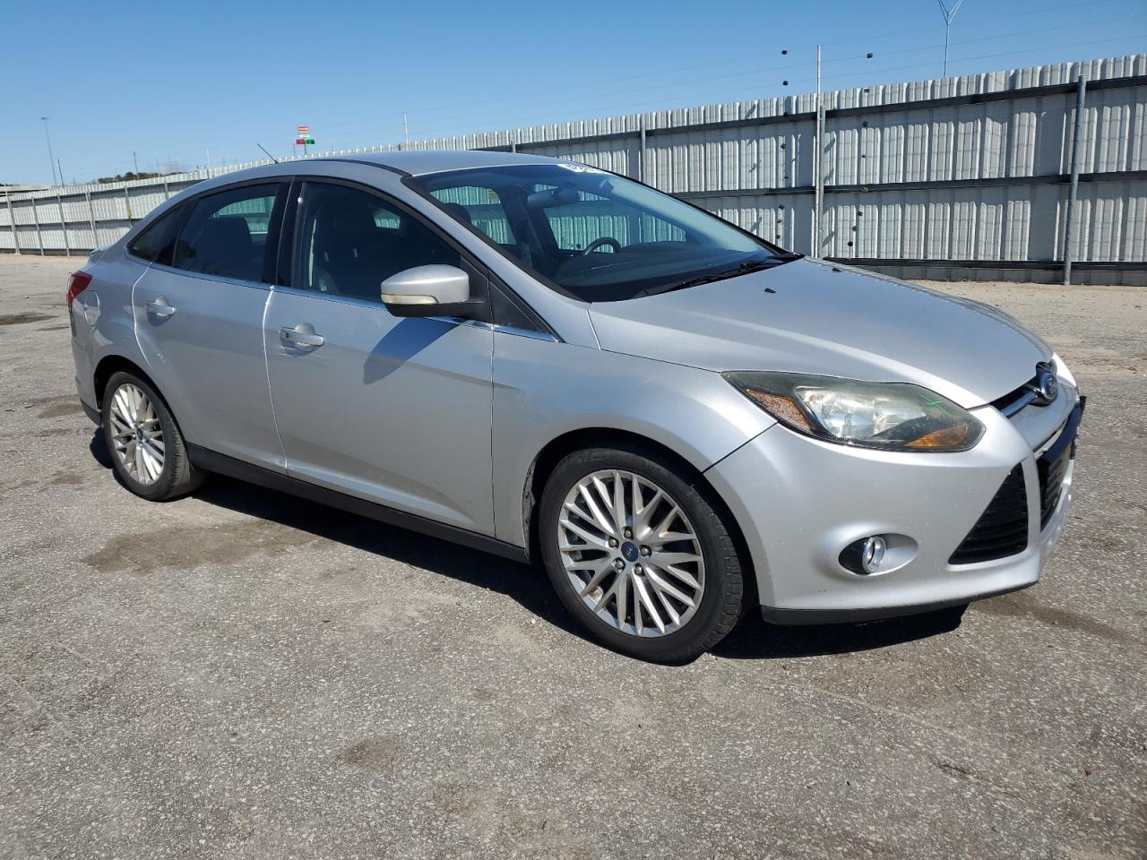 2013 Ford Focus VIN 1FADP3J26DL108504 Copart auction photo, front end damage thumbnail 4