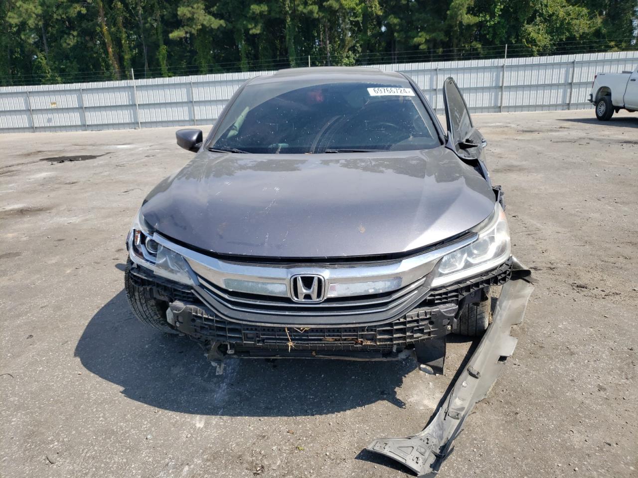 2017 Honda Accord VIN 1HGCR2F55HA301453 Copart auction photo, front end / side damage thumbnail 5