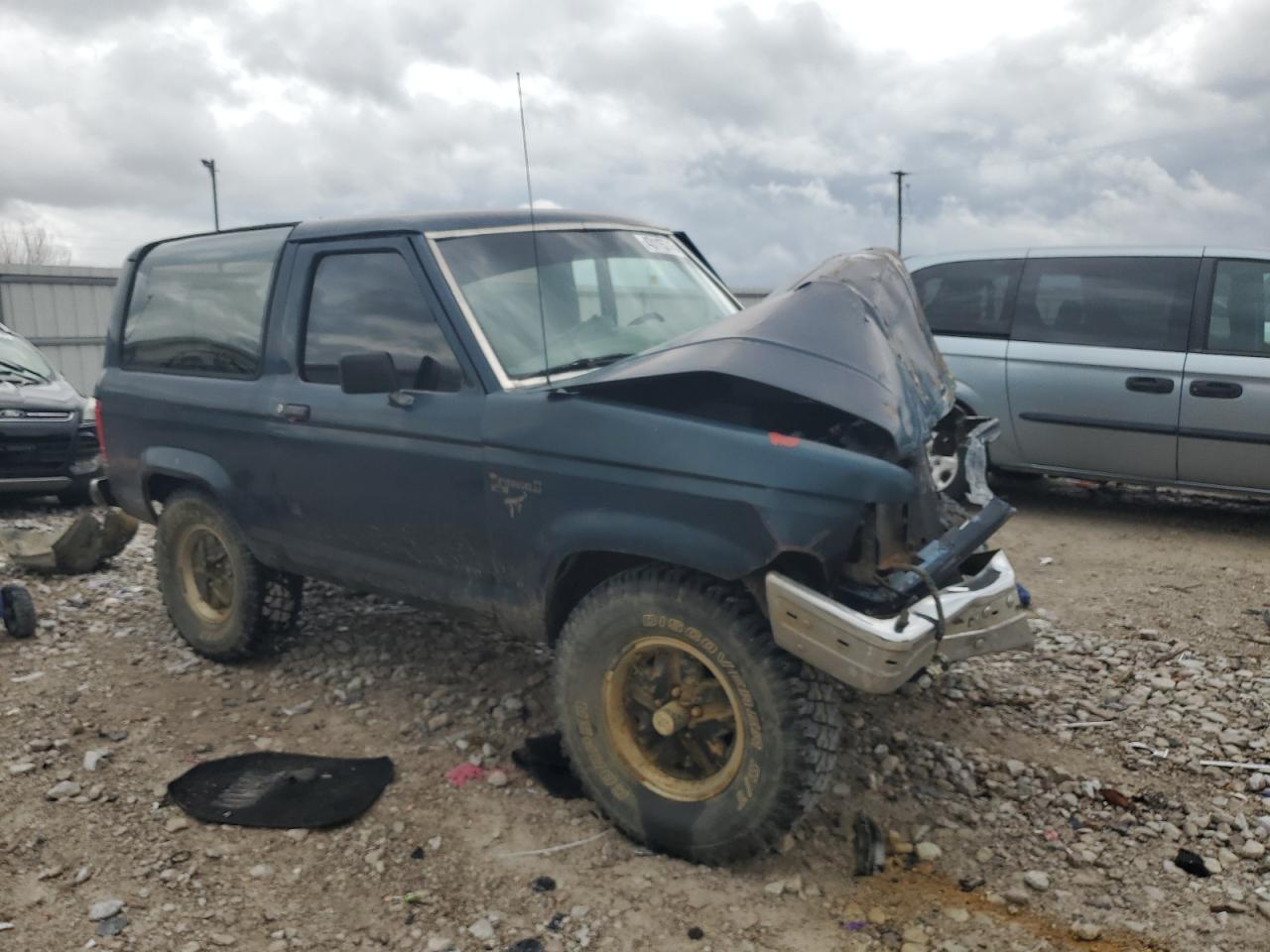 1989 Ford Bronco VIN 1FMCU14T4KUC26772 Copart auction photo, front end damage thumbnail 4