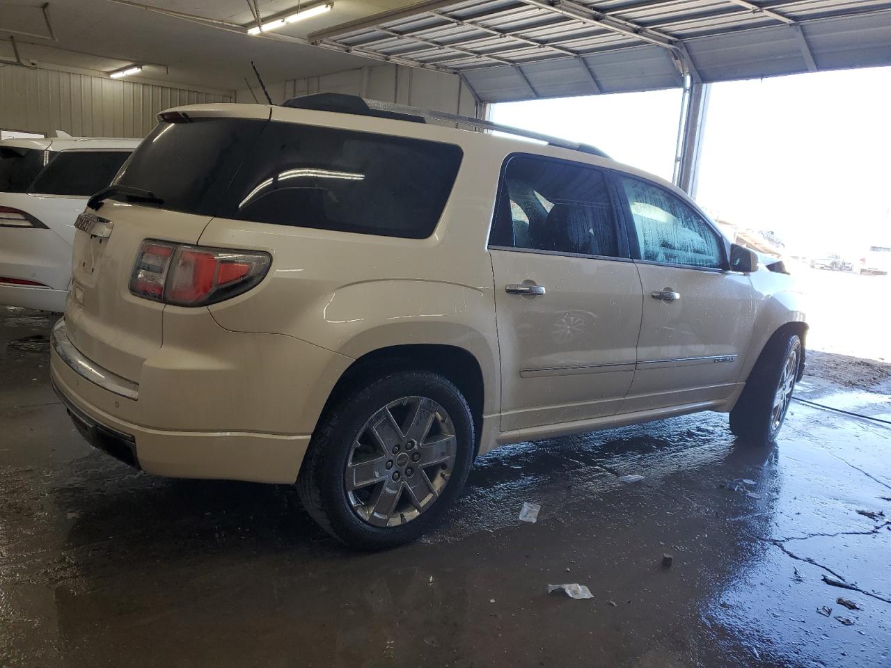 2014 GMC Acadia VIN 1GKKRTKD4EJ293181 Copart auction photo, front end / minor dent/scratches damage thumbnail 3