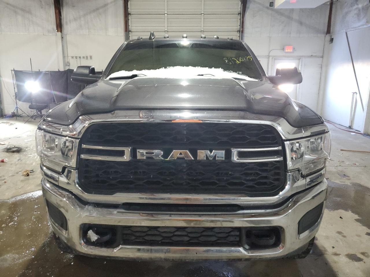 2020 RAM 2500 VIN 3C6UR5CJ3LG309395 Copart auction photo, vandalism / burn - interior damage thumbnail 5