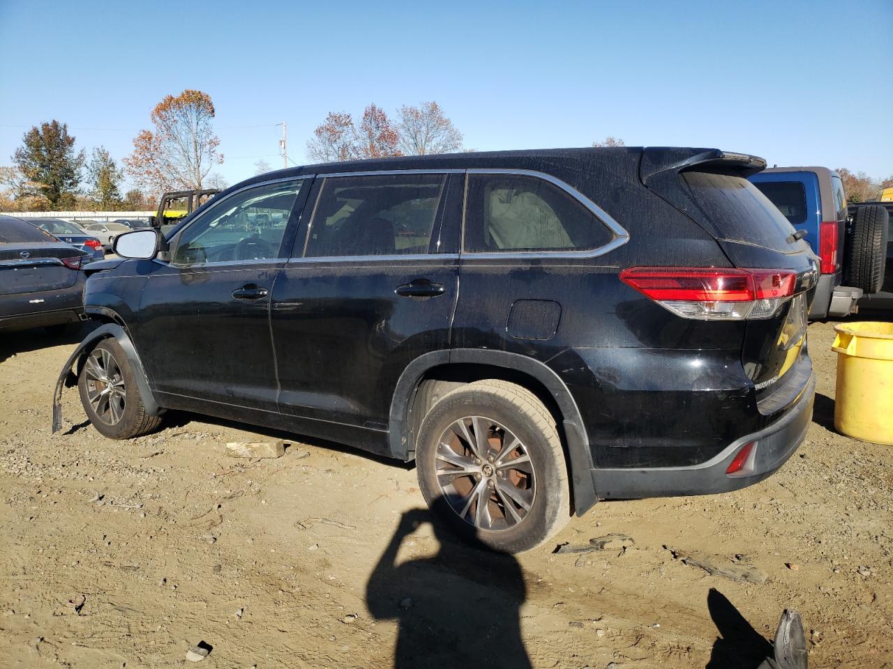 2018 Toyota Highlander VIN 5TDBZRFH2JS874915 Copart auction photo, front end damage thumbnail 2