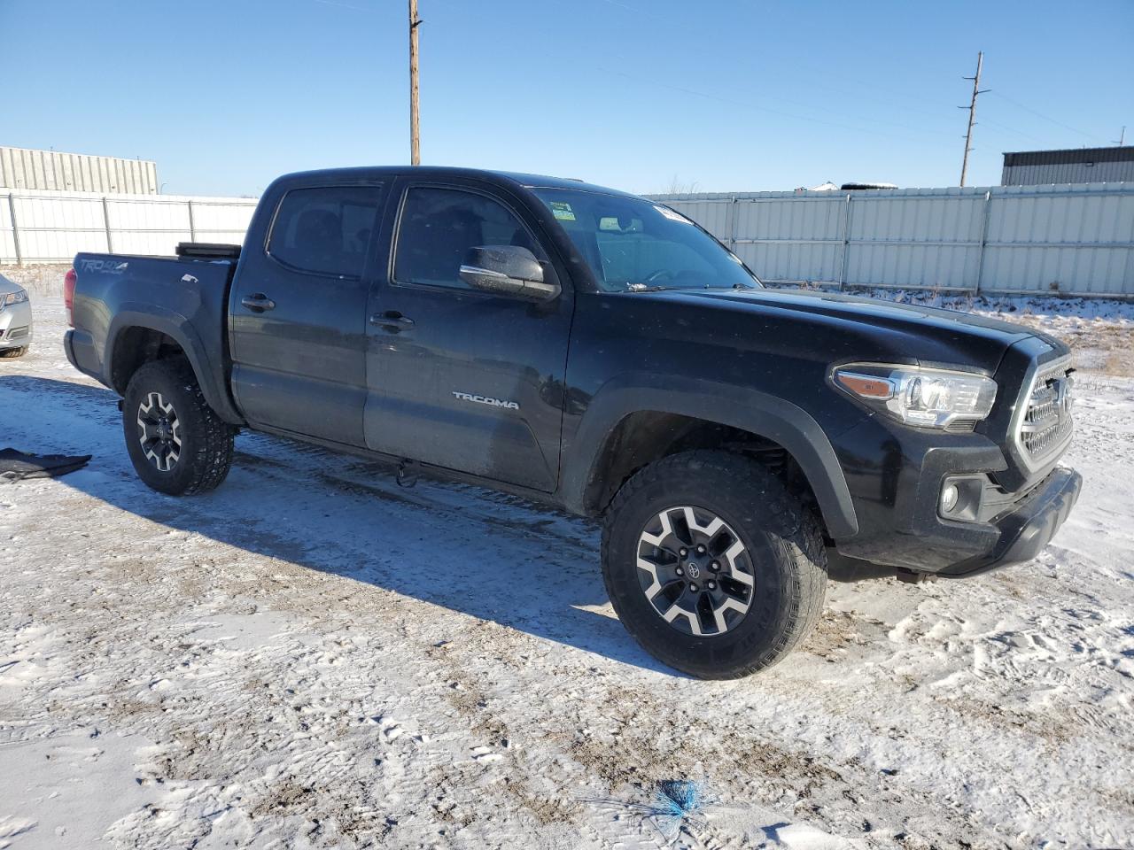 2017 Toyota Tacoma VIN 5TFCZ5AN0HX072054 Copart auction photo, rollover / minor dent/scratches damage thumbnail 4