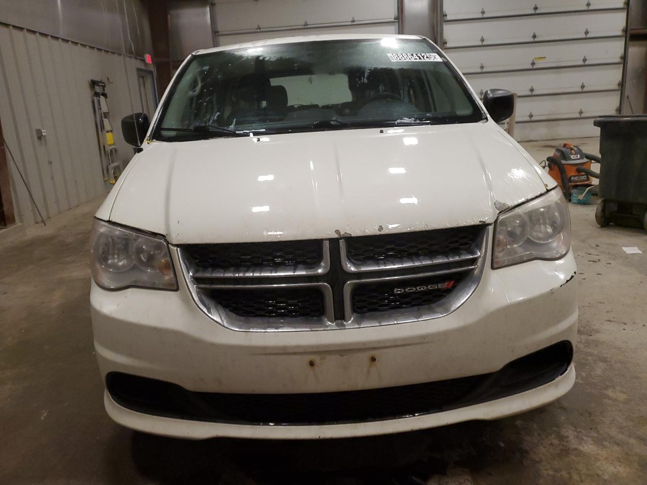 2013 Dodge Caravan VIN 2C4RDGBG2DR683782 Copart auction photo, minor dent/scratches damage thumbnail 5