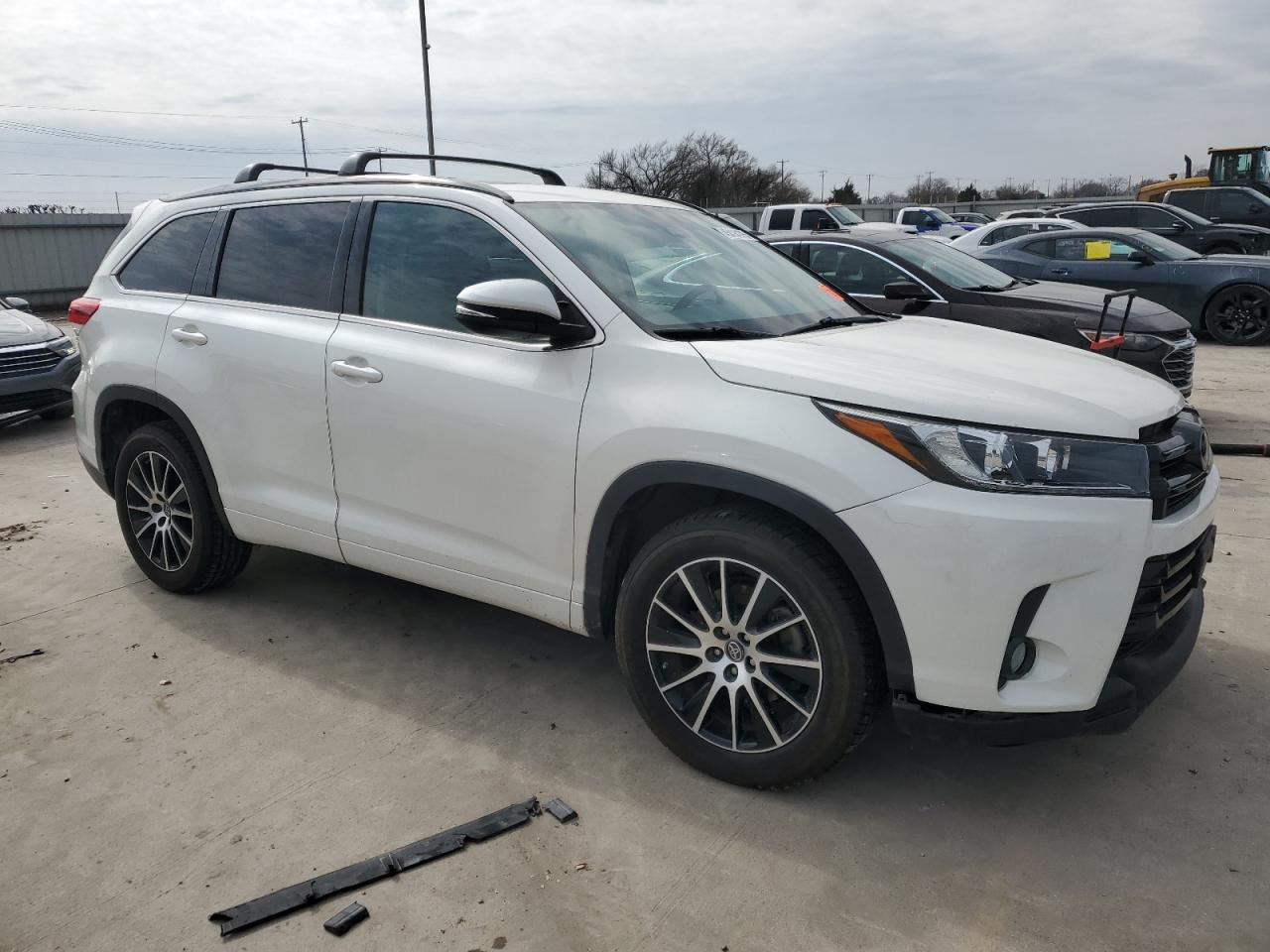 2018 Toyota Highlander VIN 5TDKZRFHXJS533603 Copart auction photo, all over damage thumbnail 4