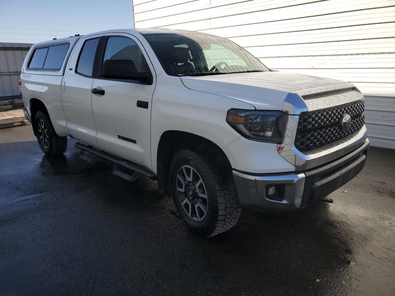 2020 Toyota Tundra VIN 5TFUY5F17LX906407 Copart auction photo, minor dent/scratches damage thumbnail 4