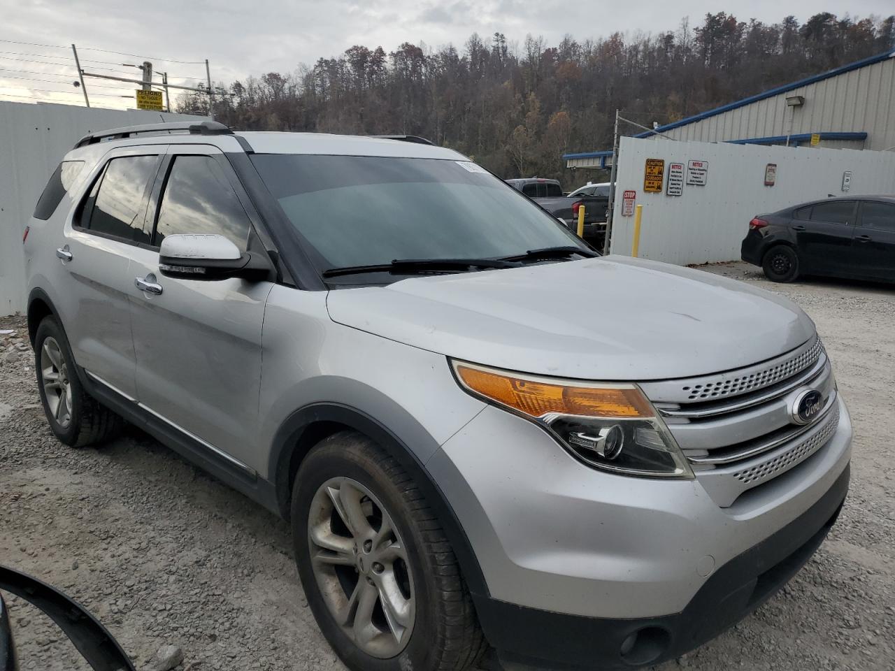 2015 Ford Explorer VIN 1FM5K8F86FGB91043 Copart auction photo, front end / side damage thumbnail 4