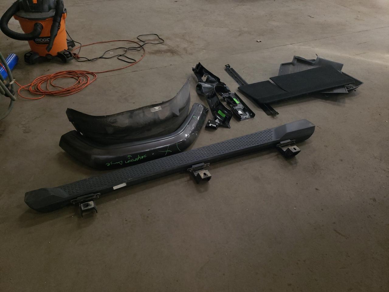 2018 Jeep Wrangler VIN 1C4HJXEG4JW165739 Copart auction photo, side / undercarriage damage thumbnail 13