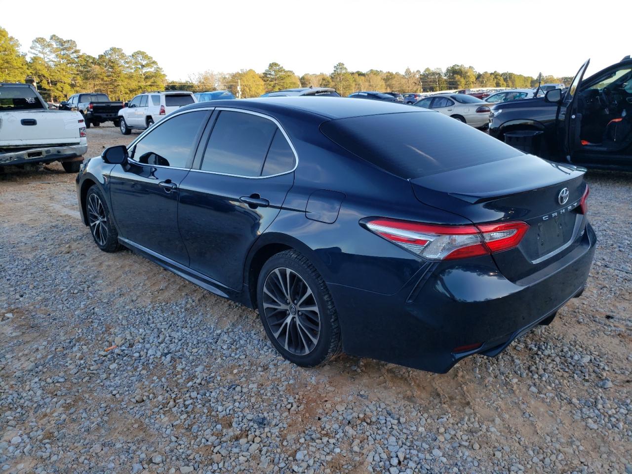 2018 Toyota Camry VIN 4T1B11HK9JU639162 Copart auction photo, minor dent/scratches damage thumbnail 2