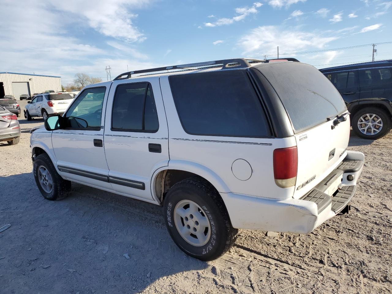 2000 Chevrolet Blazer VIN 1GNDT13W8Y2138536 Copart auction photo, front end damage thumbnail 2