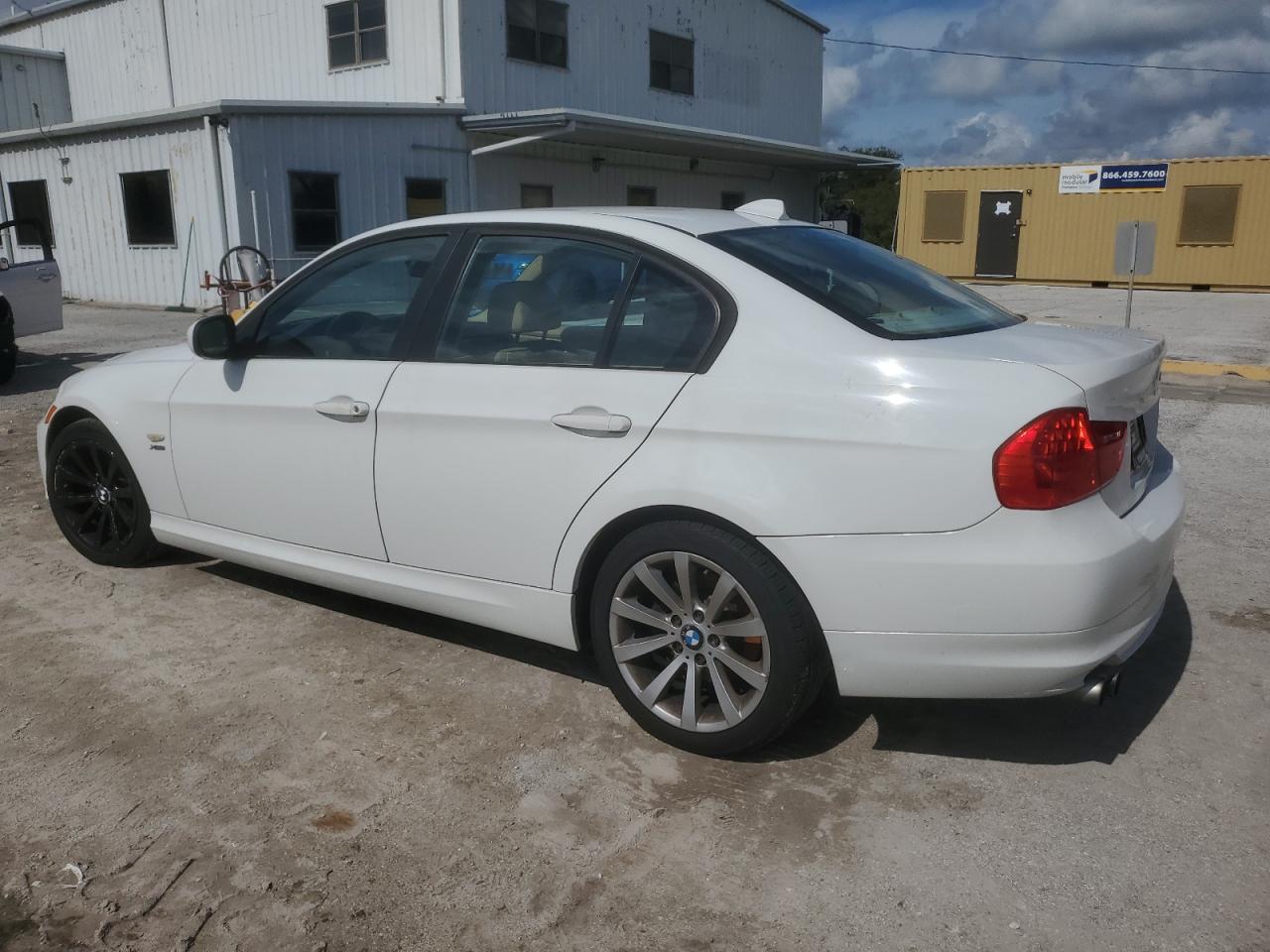 2011 BMW 3er VIN WBAPK7C54BF196658 Copart auction photo, side / front end damage thumbnail 2