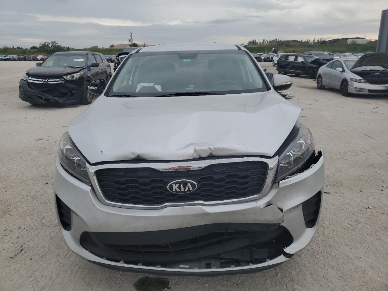 2019 KIA Sorento VIN 5XYPG4A30KG539189 Copart auction photo, front end / minor dent/scratches damage thumbnail 5