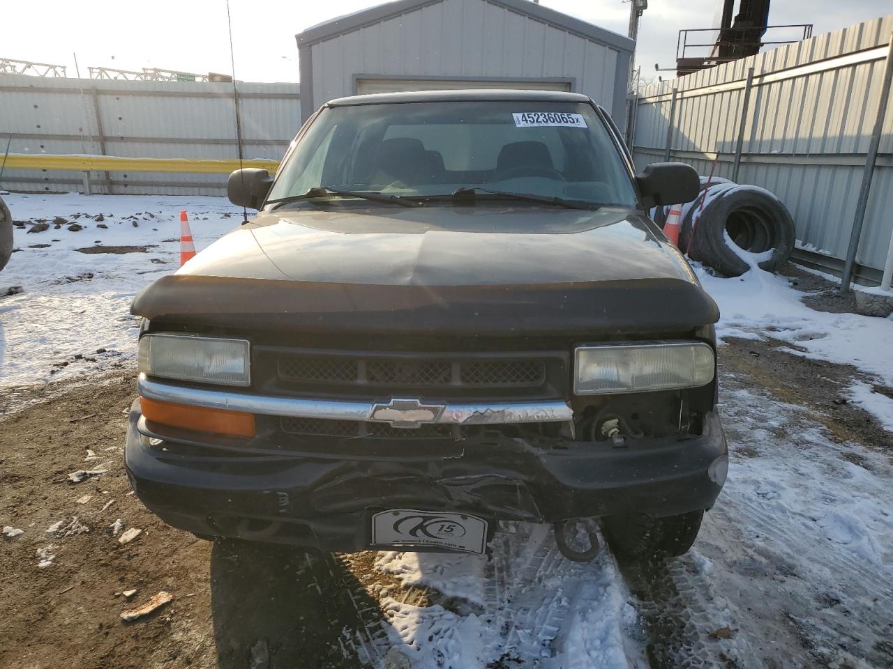 2003 Chevrolet S-10 Pickup VIN 1GCDT13X03K116895 Copart auction photo, rear end / front end damage thumbnail 5