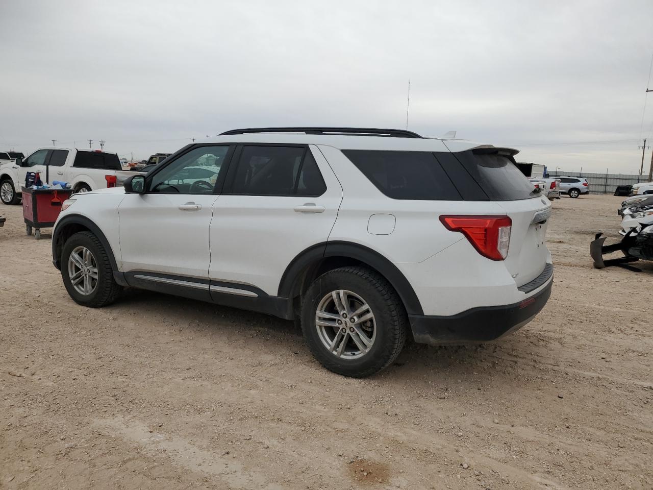 2020 Ford Explorer VIN 1FMSK8DH0LGA63902 Copart auction photo, hail damage thumbnail 2