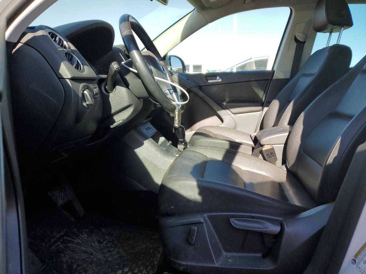 2015 Volkswagen Tiguan VIN WVGBV7AXXFW116256 Copart auction photo, rear end / minor dent/scratches damage thumbnail 7