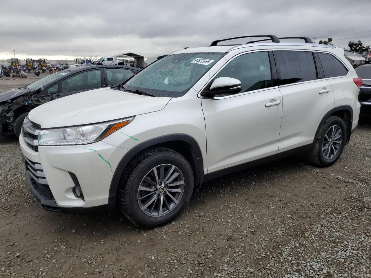 2019 Toyota Highlander VIN 5TDKZRFH6KS572108
