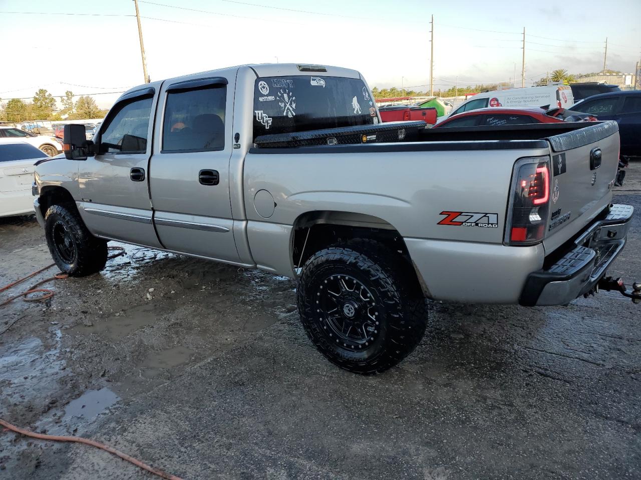 2004 GMC Sierra VIN 2GTEK13T541387070 Copart auction photo, front end damage thumbnail 2