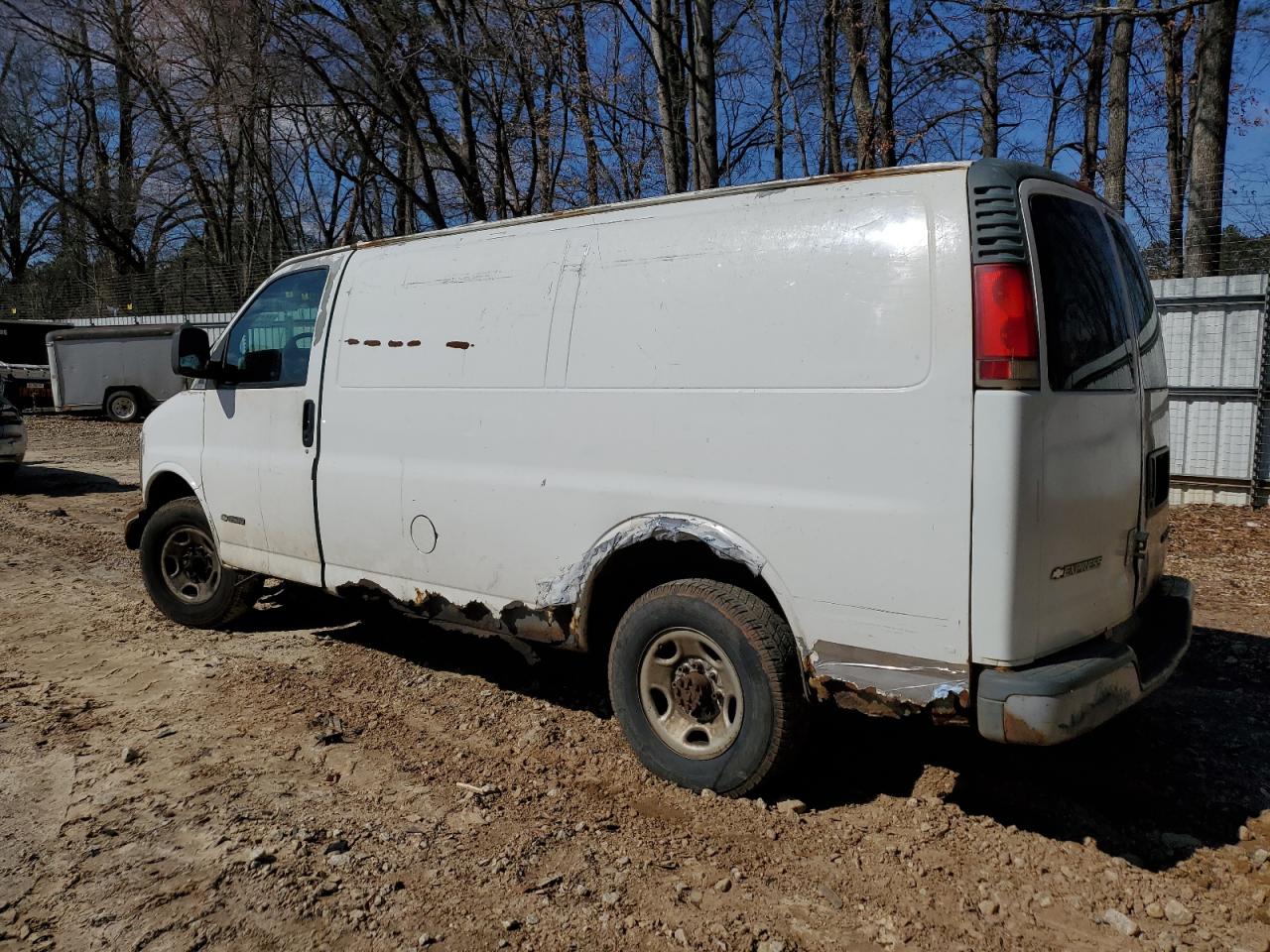 1998 GMC Savana VIN 1GTHG35R3W1043595 Copart auction photo, all over / undercarriage damage thumbnail 2