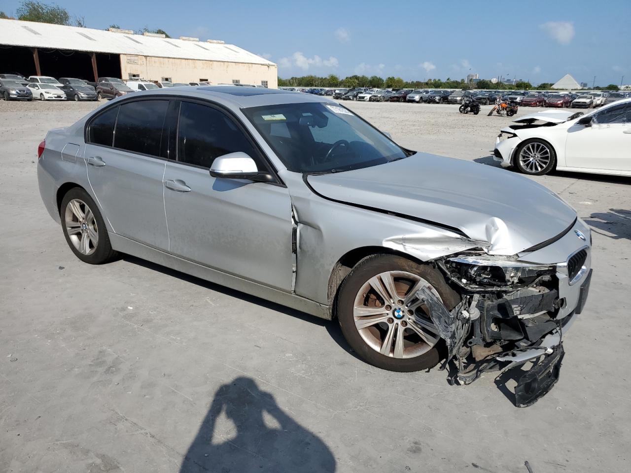 2016 BMW 3er VIN WBA8E9G5XGNT45668 Copart auction photo, front end damage thumbnail 4